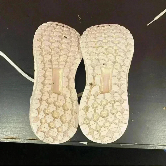 Adidas UltraBoost - Picture 9 of 9